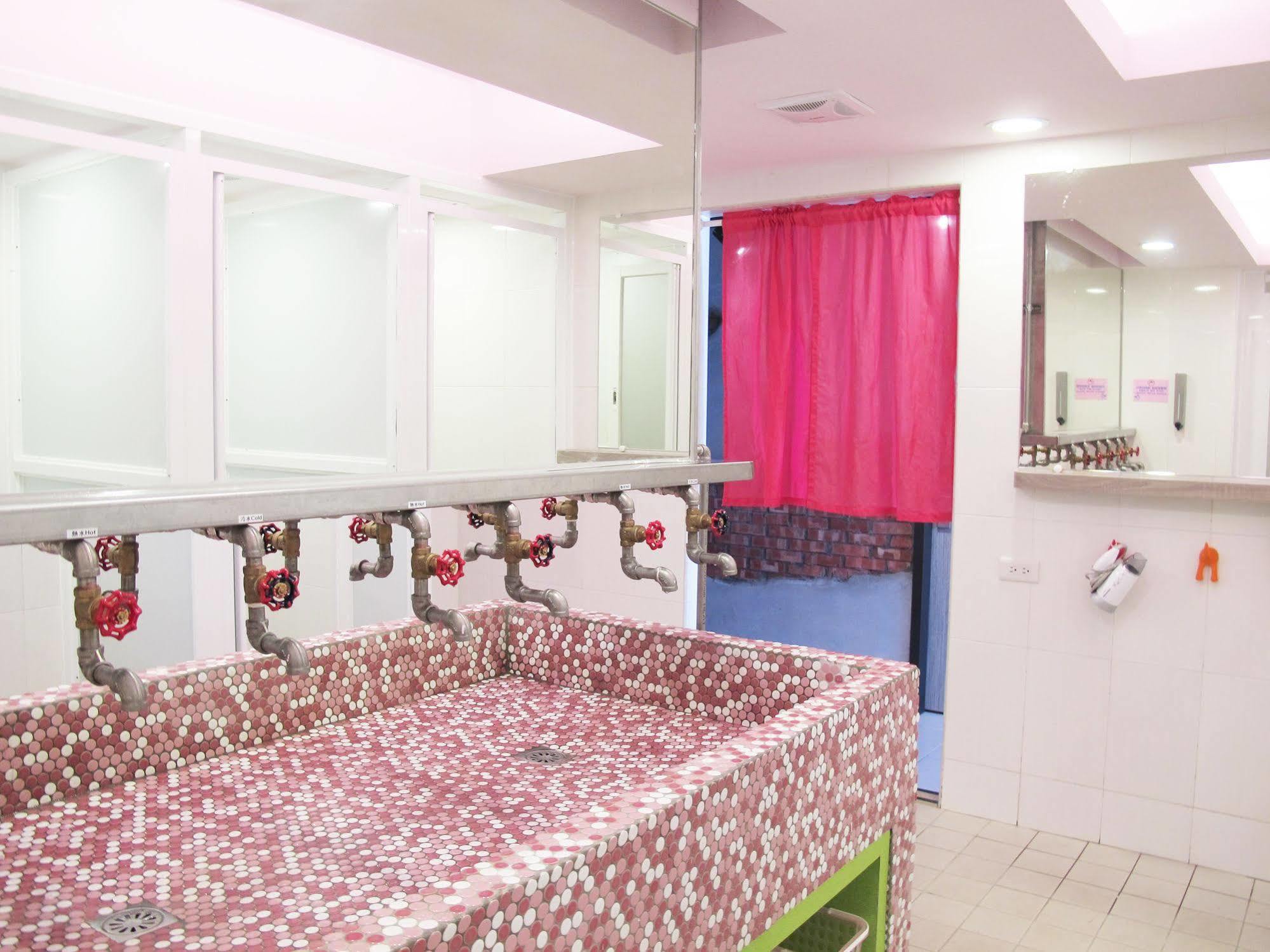 Uno Backpackers Inn Kaohsiung Zewnętrze zdjęcie